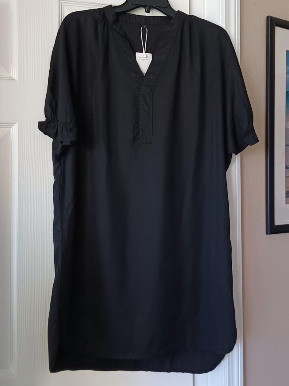 DRESS Black V Neck Two Pockets Size Small